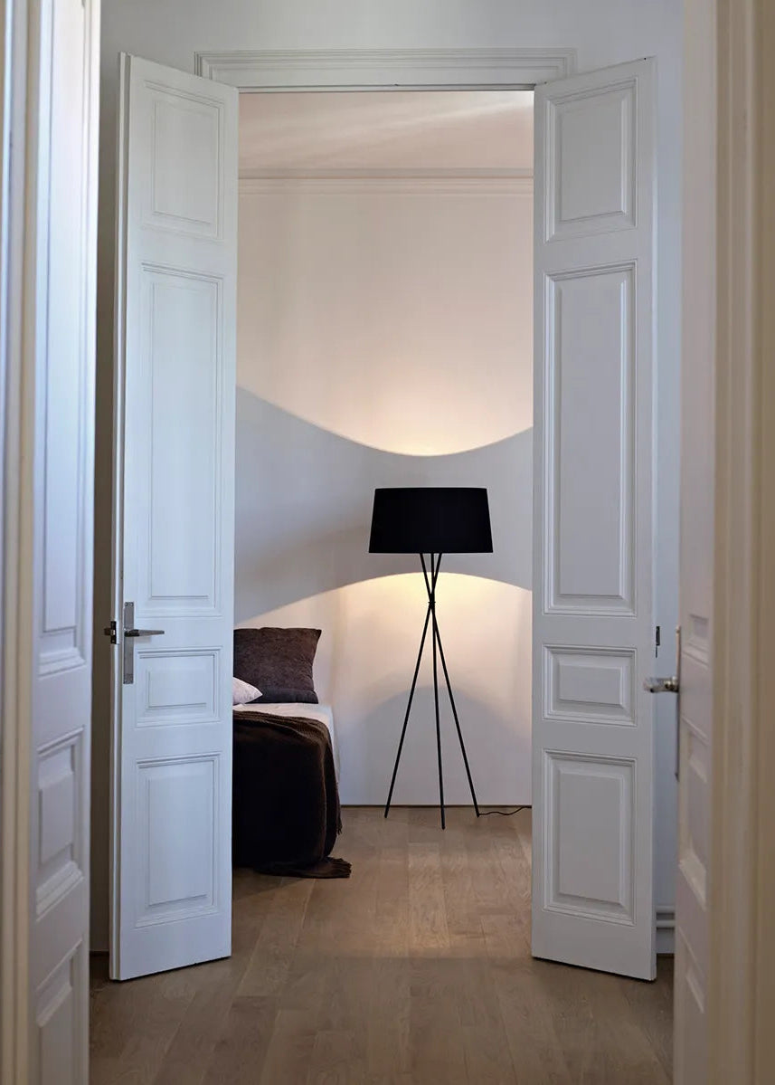 Tripode Stehleuchte von Santa and Cole, Schwarz (G5) - 2 - Jacobsen Plus