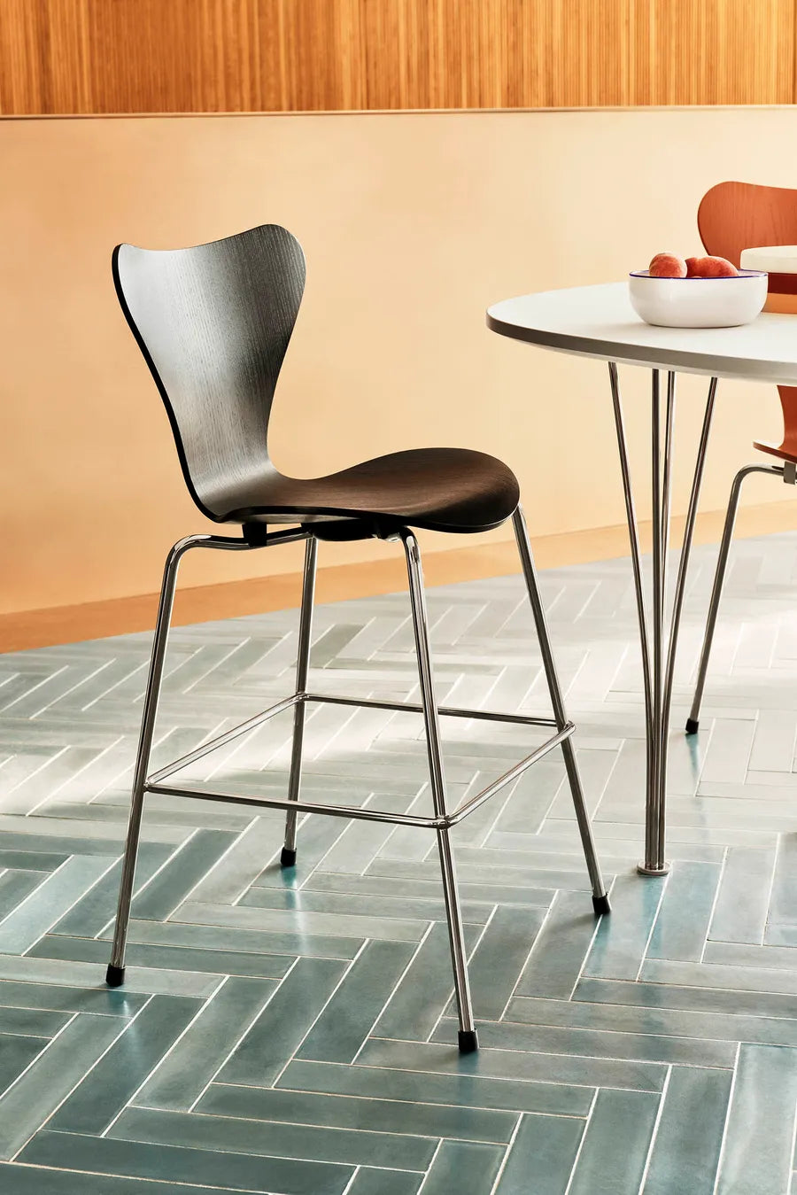 3177 Junior Hochstuhl von Arne Jacobsen - 1 - Jacobsen Plus