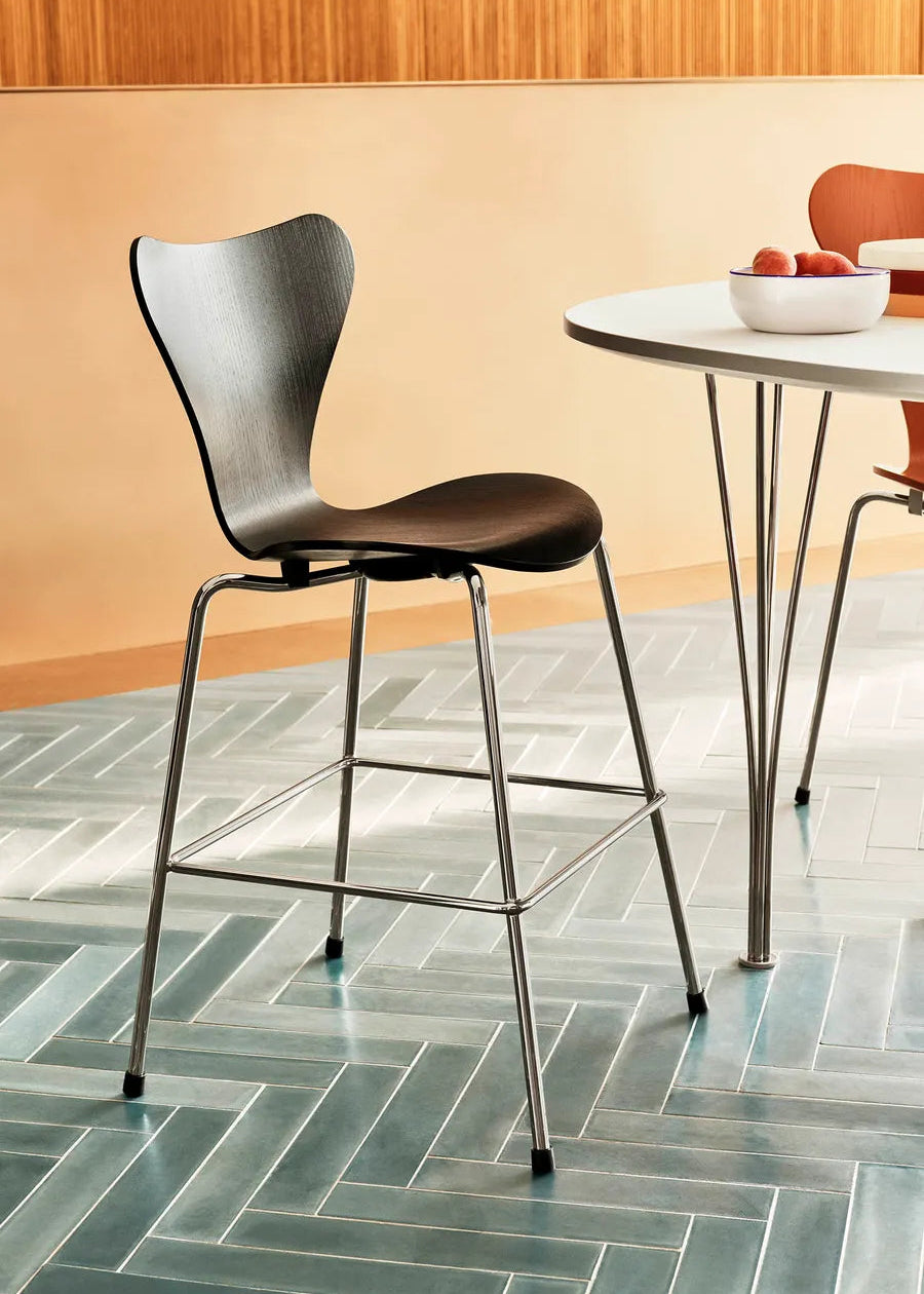 3177 Junior Hochstuhl von Arne Jacobsen - 1 - Jacobsen Plus
