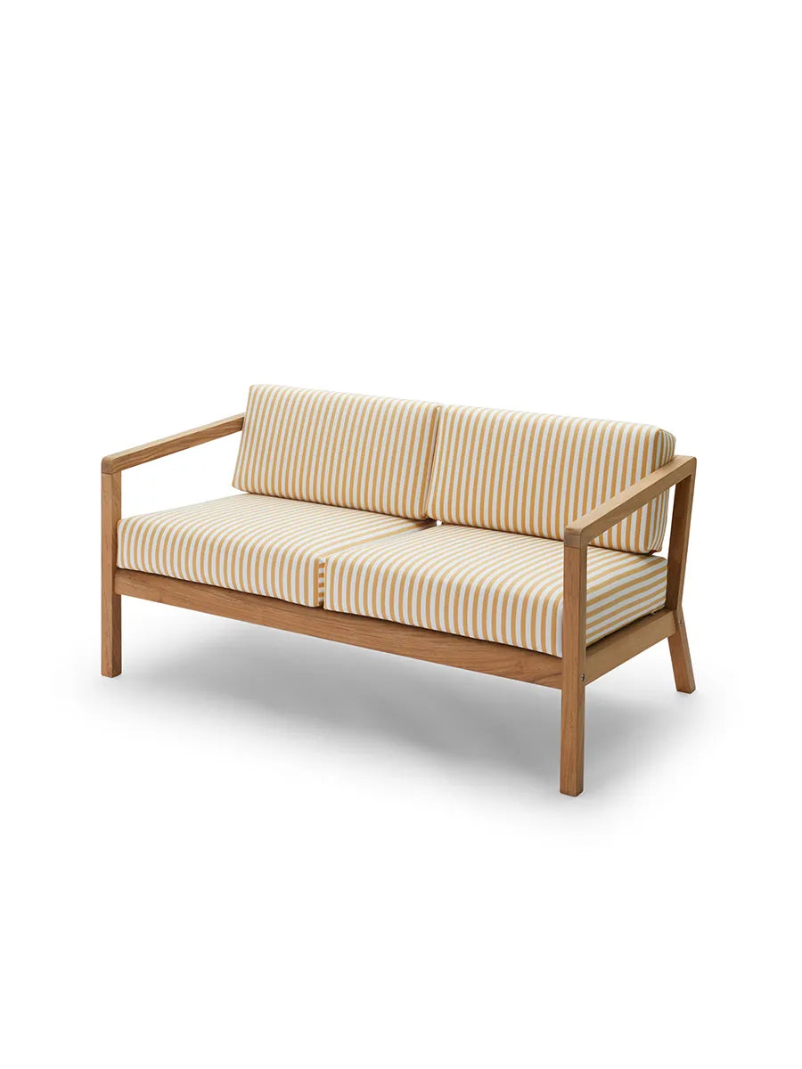 Skagerak Virkelyst 2 pers. Sofa, Golden Yellow Stripe von Fritz Hansen - 1 - Jacobsen Plus