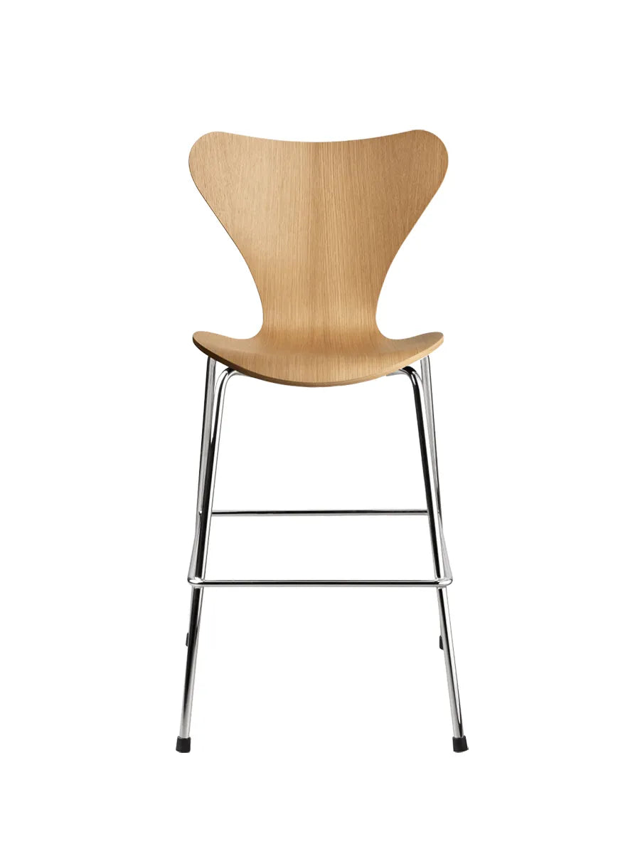 3177 Junior Hochstuhl von Arne Jacobsen - Eiche - Jacobsen Plus