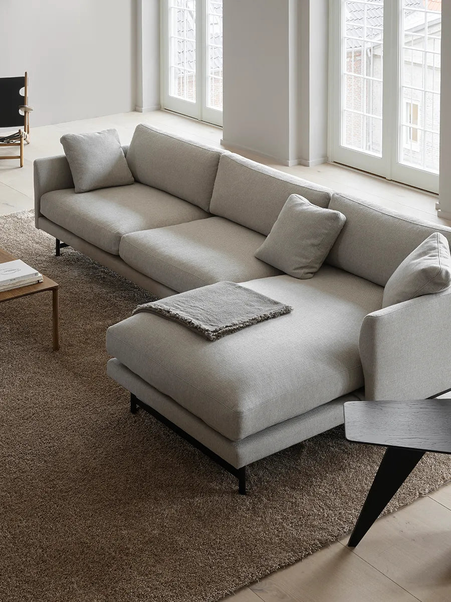 Calmo 3-personers Sofa m. chaiselong, sunniva 717 fra Fredericia Furniture - 2 - Jacobsen Plus