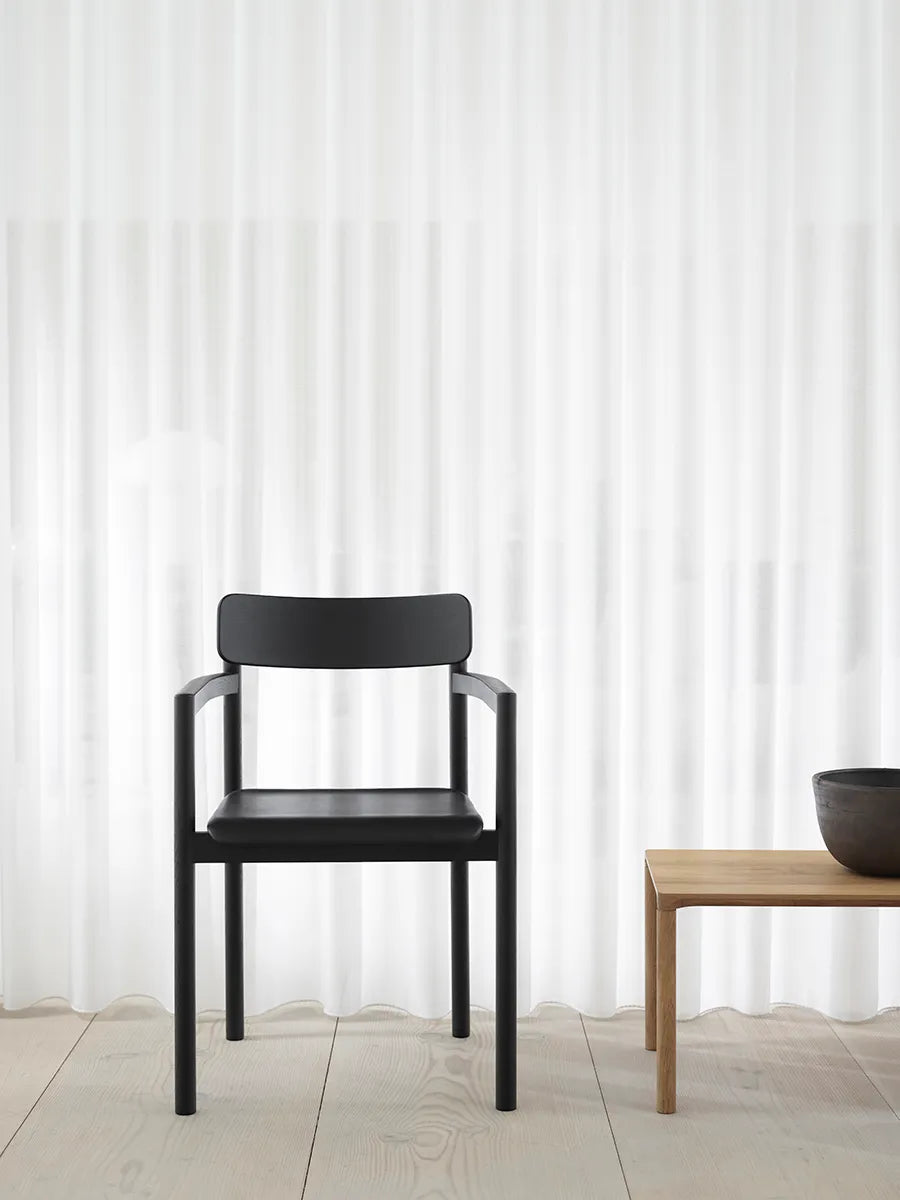 Post Esszimmerstuhl, Eiche Schwarz lackiert von Fredericia Furniture - 3 - Jacobsen Plus
