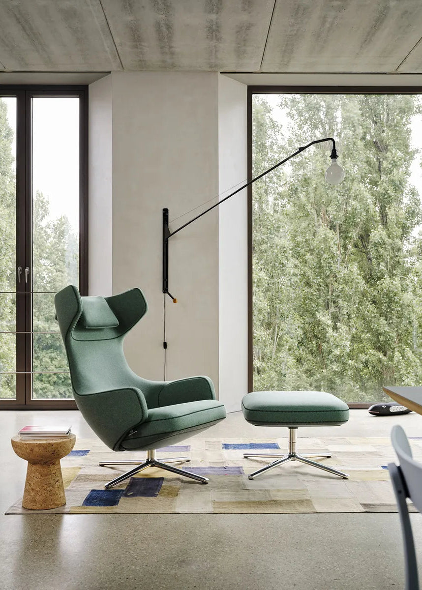 Grand Repos Lænestol inkl. Fodskammel, cognac (Premium Læder) fra Vitra - 2 - Jacobsen Plus