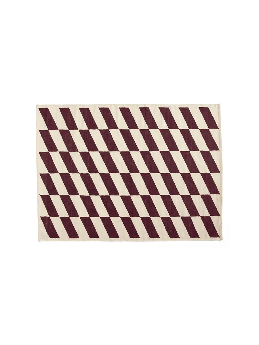 Shift Kelim Teppich, 170 x 240 cm von Hay - Burgunderrot - Jacobsen Plus