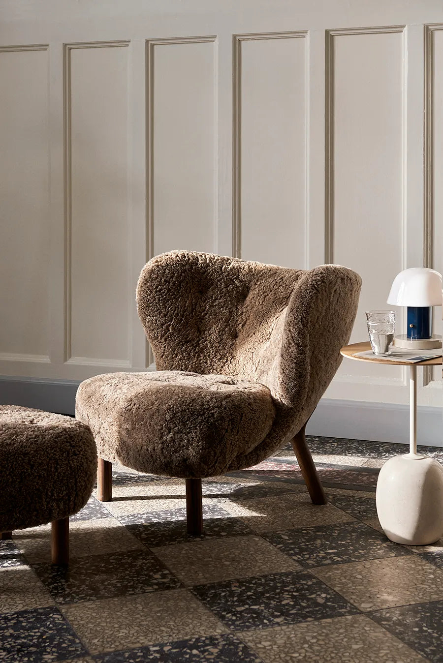 Little Petra inkl. Hocker, Sheepskin Sahara von &Tradition - 2 - Jacobsen Plus