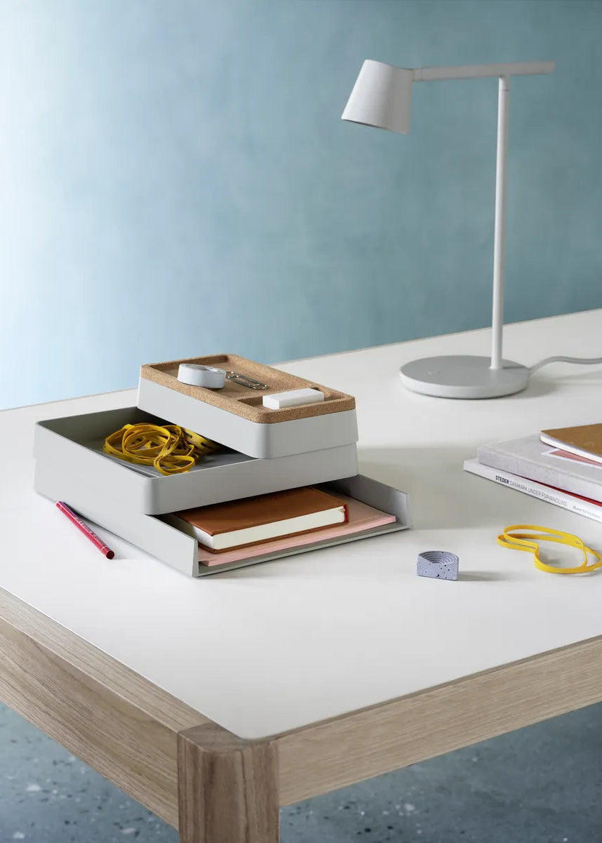 Arrange Desktop, grau von Muuto - 2 - Jacobsen Plus
