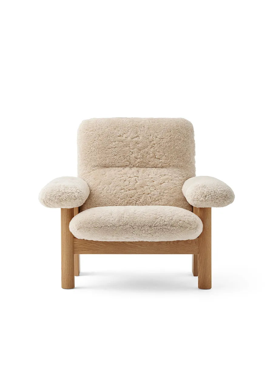 Brasilia Lounge Chair, Natur Eiche Schaffell Nature von Audo Copenhagen - 1 - Jacobsen Plus