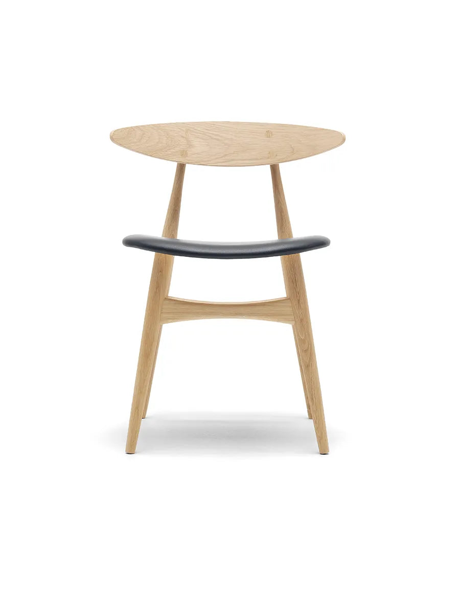 CH33 Stuhl, seifenbehandelt, Eiche/schwarz Leder von Hans J. Wegner - 1 - Jacobsen Plus