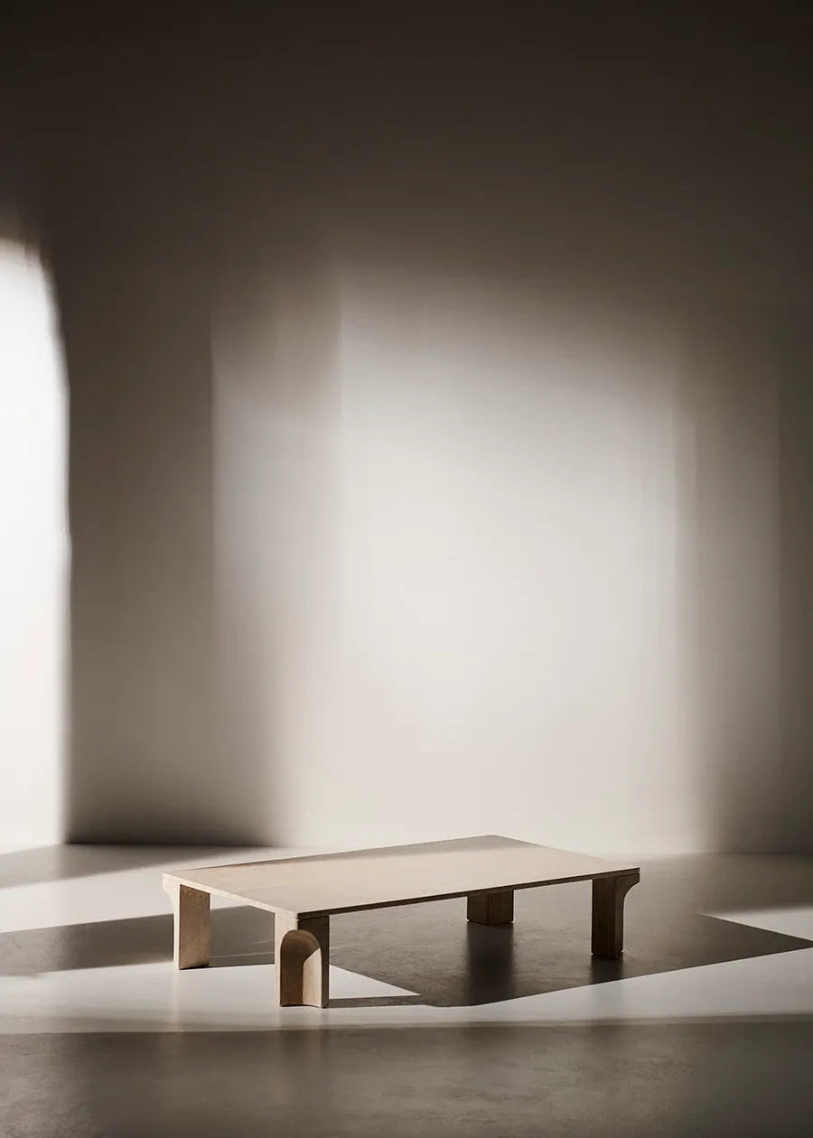 Doric Coffee Table 140 x 80 cm, Neutral White Travertin von GUBI - 2 - Jacobsen Plus
