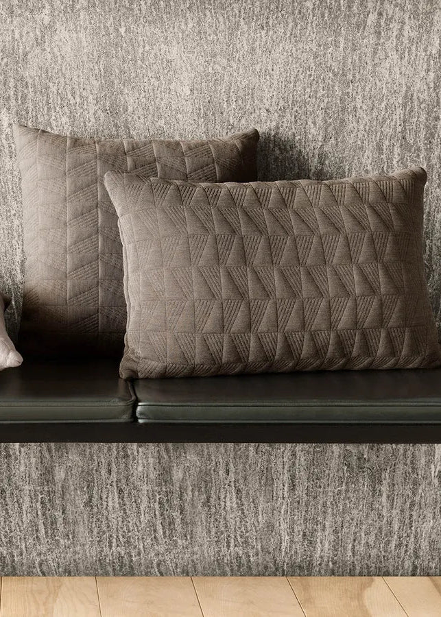 Trapez Kissen 50x50 in earth brown von Arne Jacobsen - 2 - Jacobsen Plus