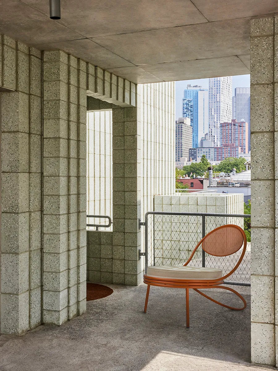 Copacabana Lounge Chair, international orange von GUBI - 2 - Jacobsen Plus
