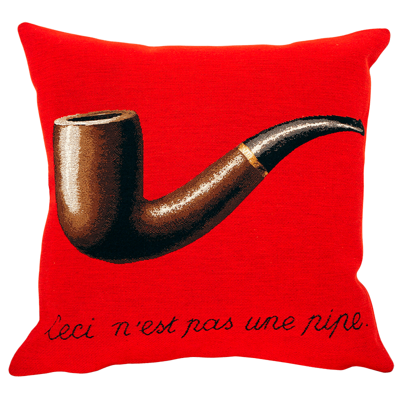 Magritte La trahison des images rouge Kissen fra Poulin Design - 1 - Jacobsen Plus