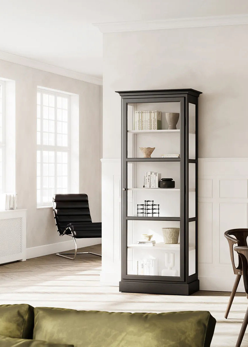 Vitrinenschrank Classic V1, Schwarz von Lindebjerg Design - 2 - Jacobsen Plus