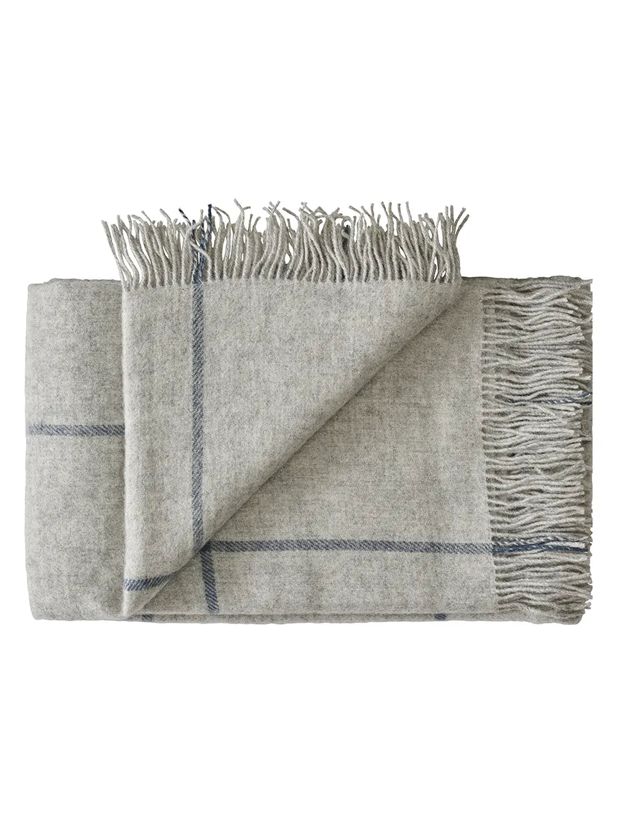 Mandø Decke, light grey von Silkeborg Uldspinderi - 1 - Jacobsen Plus