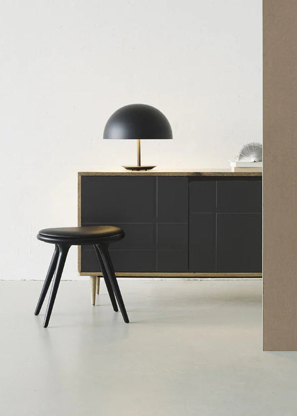 Low Stool, schwarzgebeizte Buche, schwarz Ultra Leder, 47 cm Hocker von Mater - 2 - Jacobsen Plus