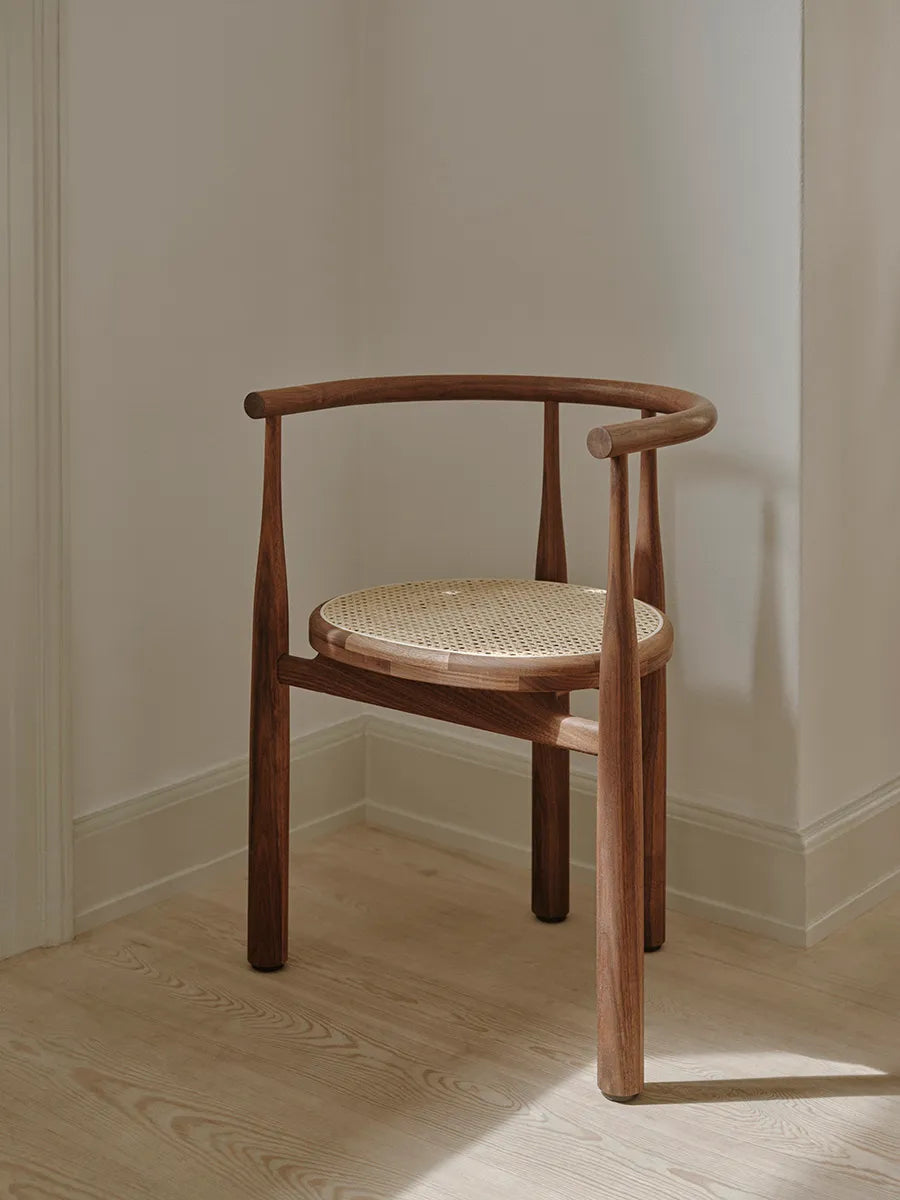 Bukowski Chair m. französischem Geflecht, Walnuss von New Works - 2 - Jacobsen Plus