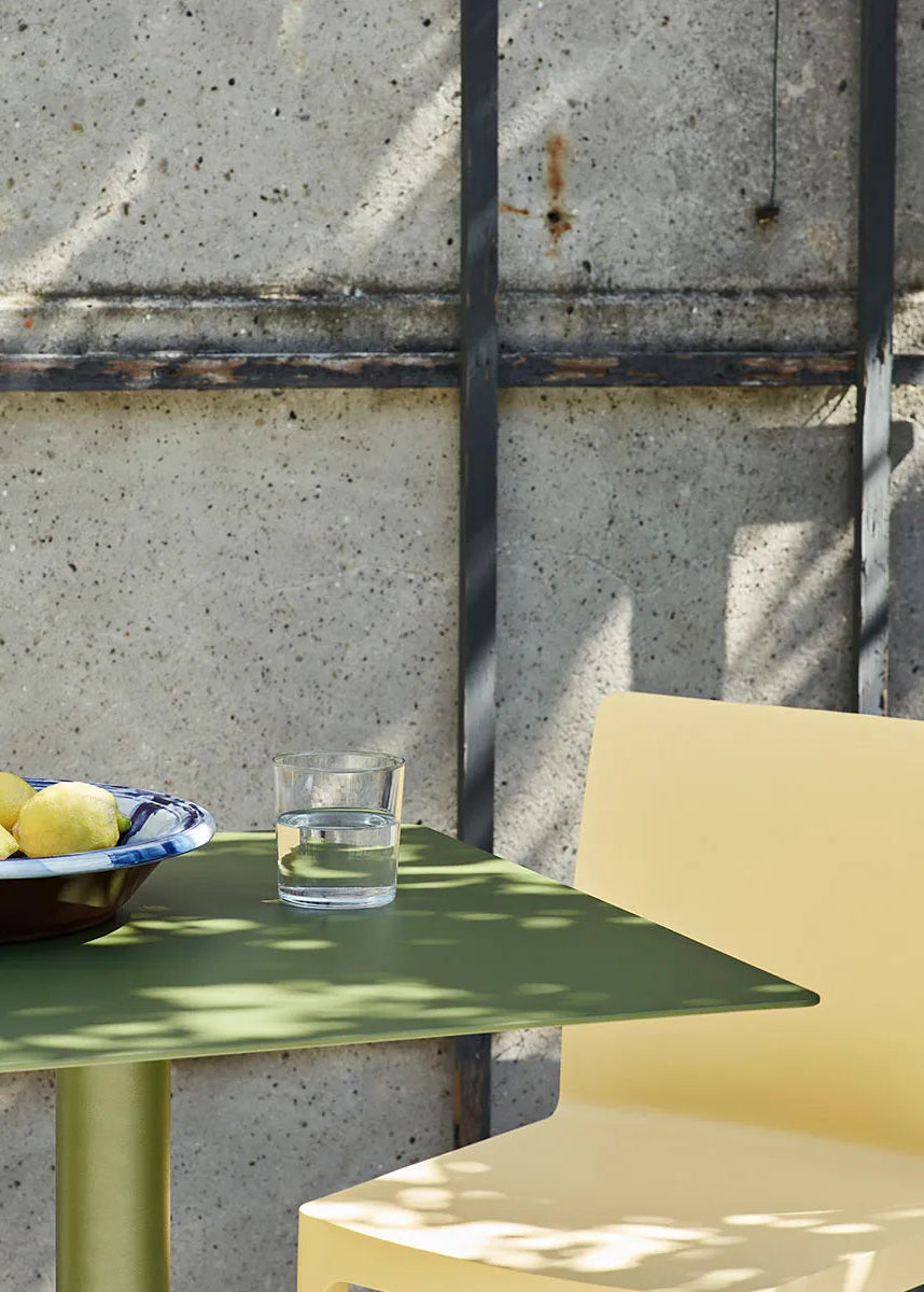 Palissade Cone Tisch, 65x65/olive von HAY - 2 - Jacobsen Plus