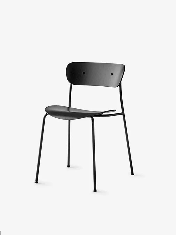 Pavilion Stuhl AV1 von &Tradition - Schwarz lackierte Eiche - Jacobsen Plus