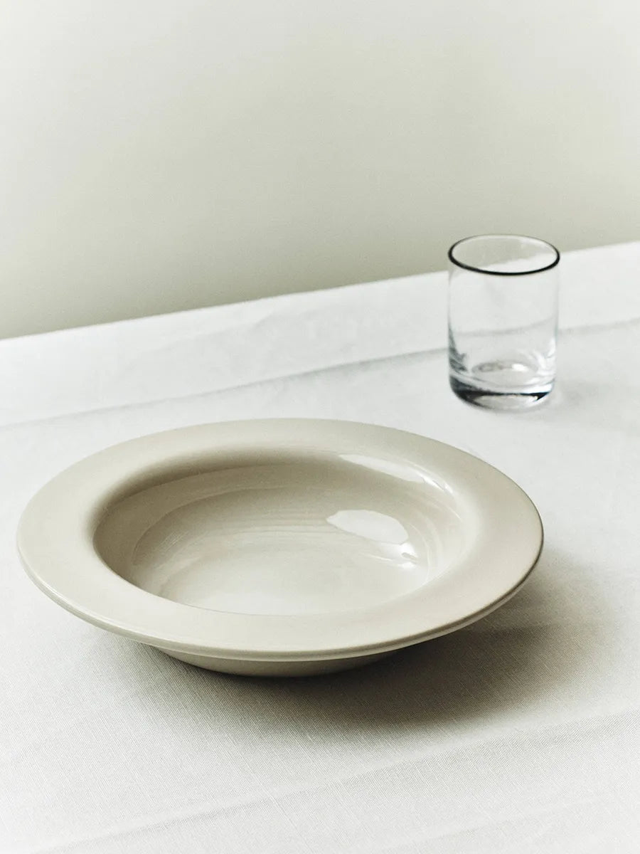 S.R. Large Shallow Bowl von Louise Roe - 1 - Jacobsen Plus