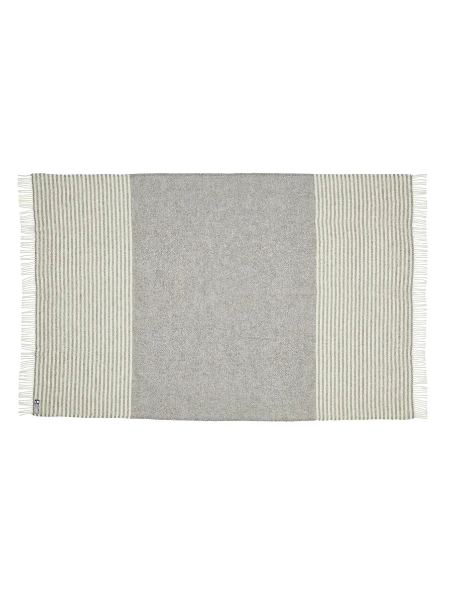 Bogø Decke, light nordic grey von Silkeborg Uldspinderi - 2 - Jacobsen Plus