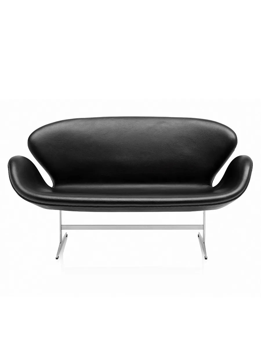 3321 Svanesofa in Schwarz Essential Leder von Arne Jacobsen - 1 - Jacobsen Plus