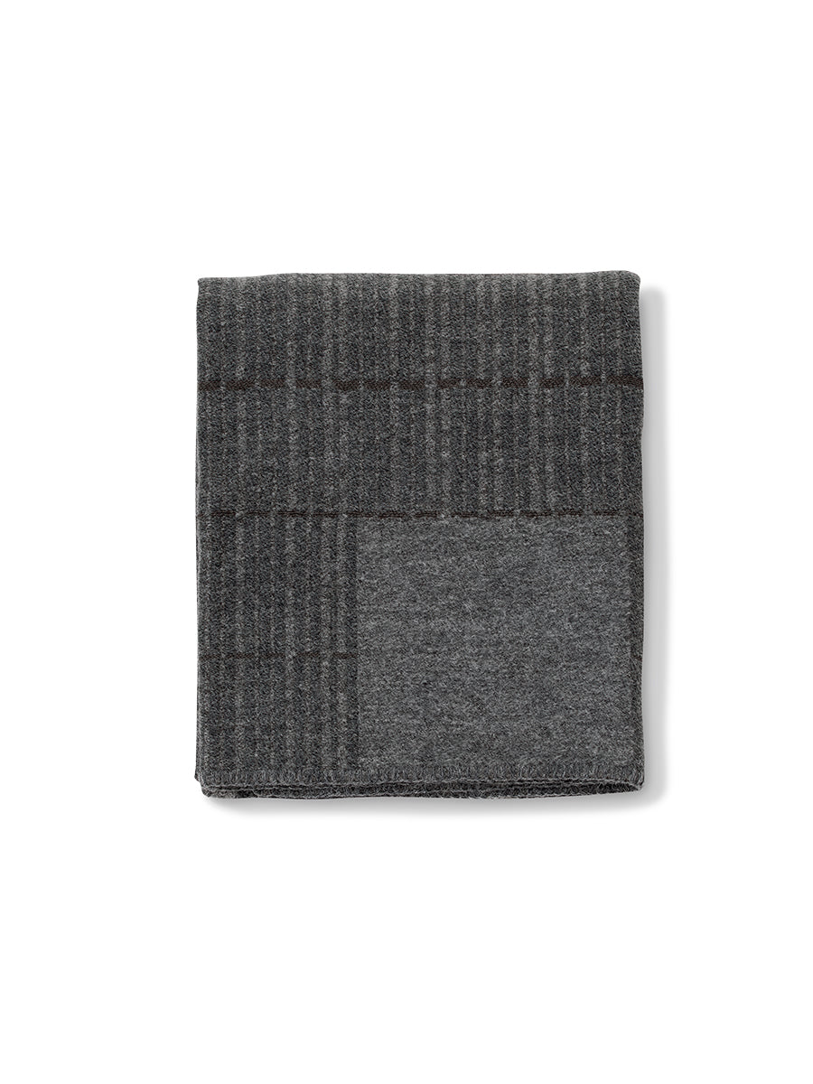 Grid Throw von Fredericia Furniture - Dunkelgrau - Jacobsen Plus