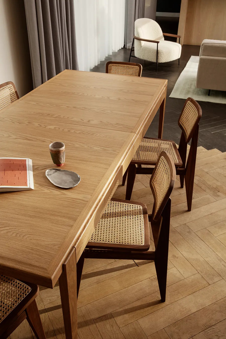 C-Chair American Walnut Oiled von GUBI - 2 - Jacobsen Plus