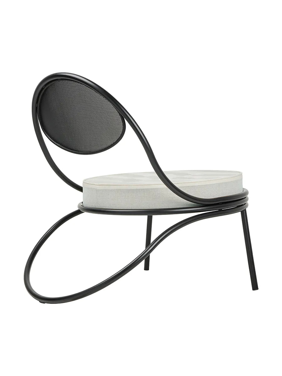 Copacabana Lounge Chair, black semi matt von GUBI - 5 - Jacobsen Plus