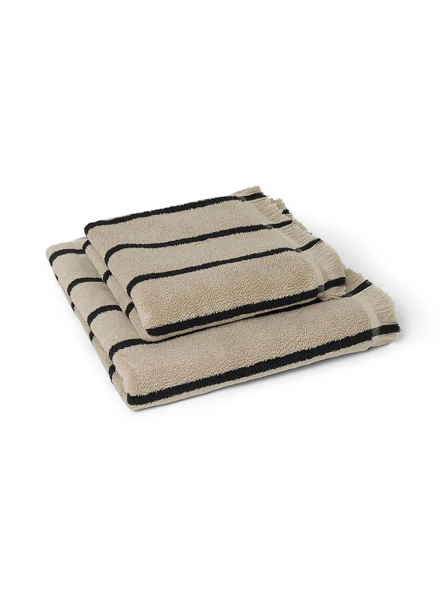 Alee Bath Towel, sand/black fra Ferm Living - 7 - Jacobsen Plus