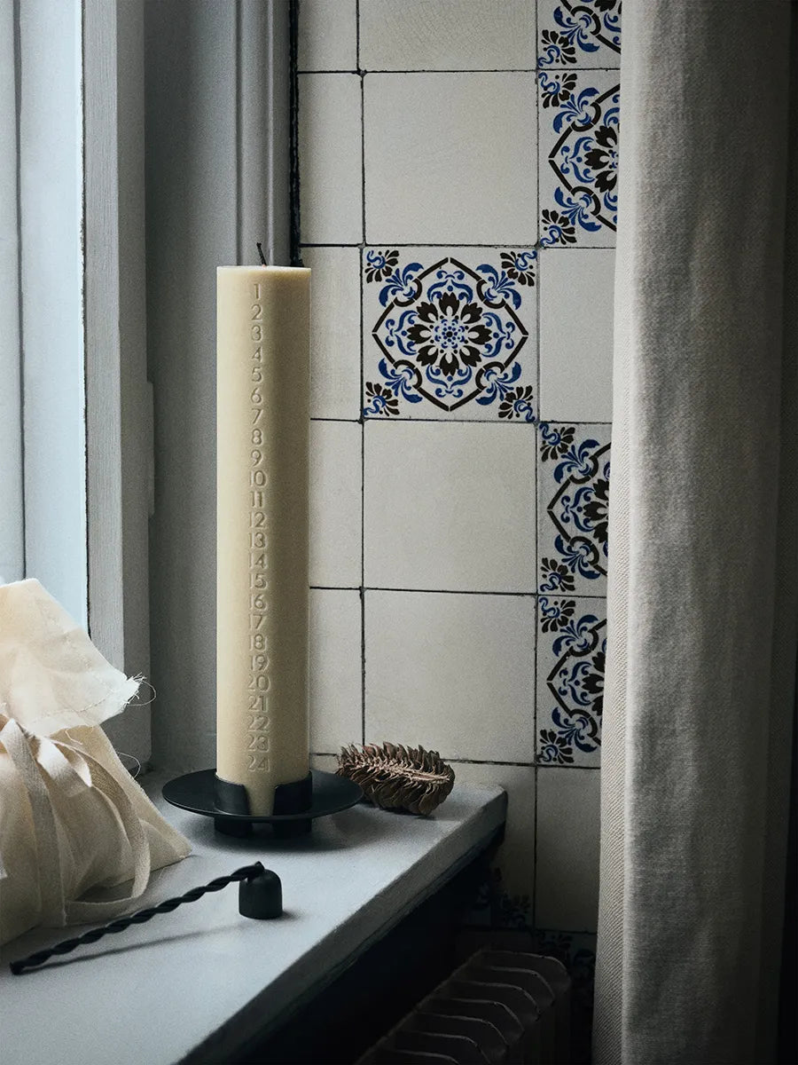 Block Kerzenhalter, schwarz Messing von Ferm Living - 3 - Jacobsen Plus