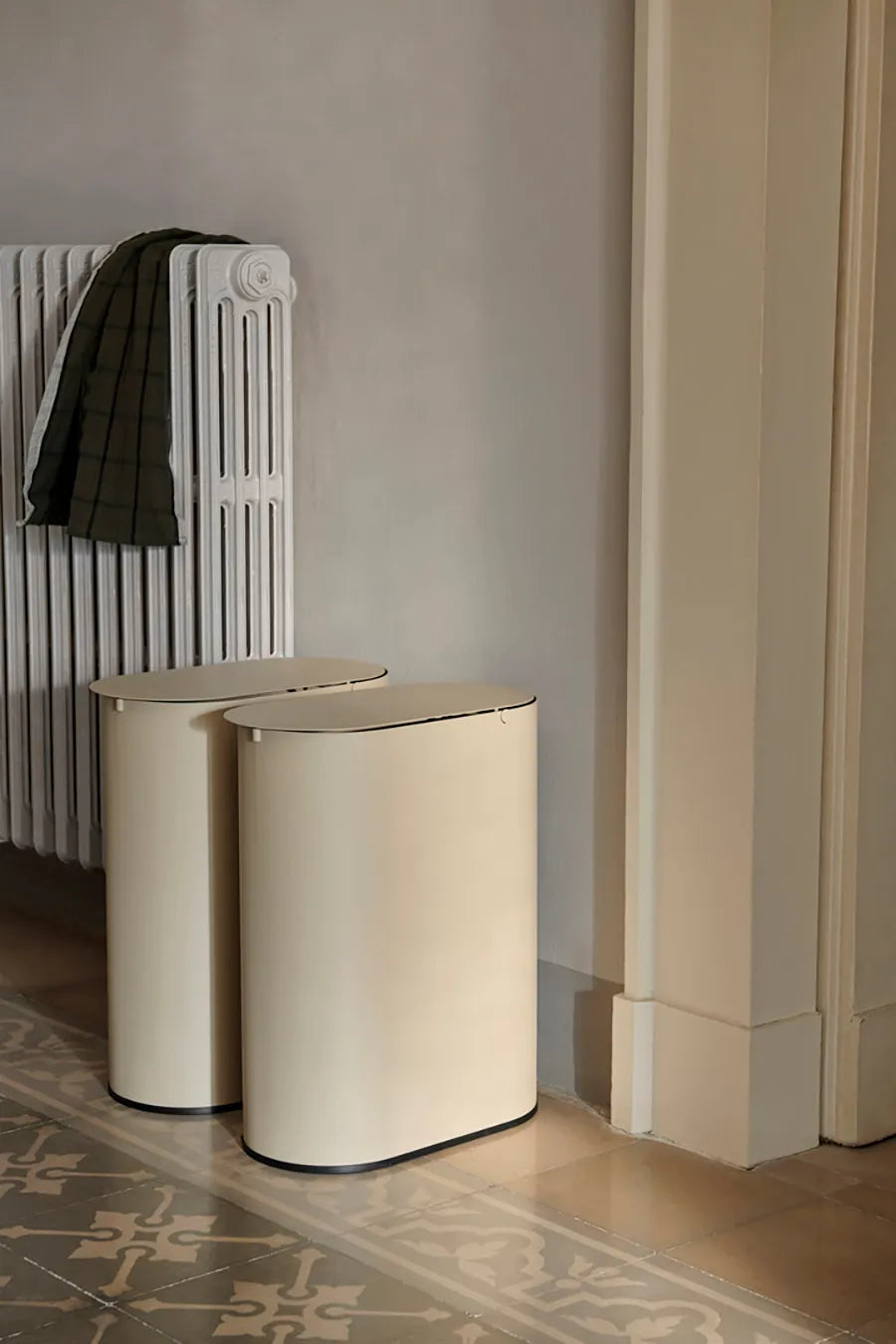 Enkel Bin, medium fra Ferm Living - 3 - Jacobsen Plus