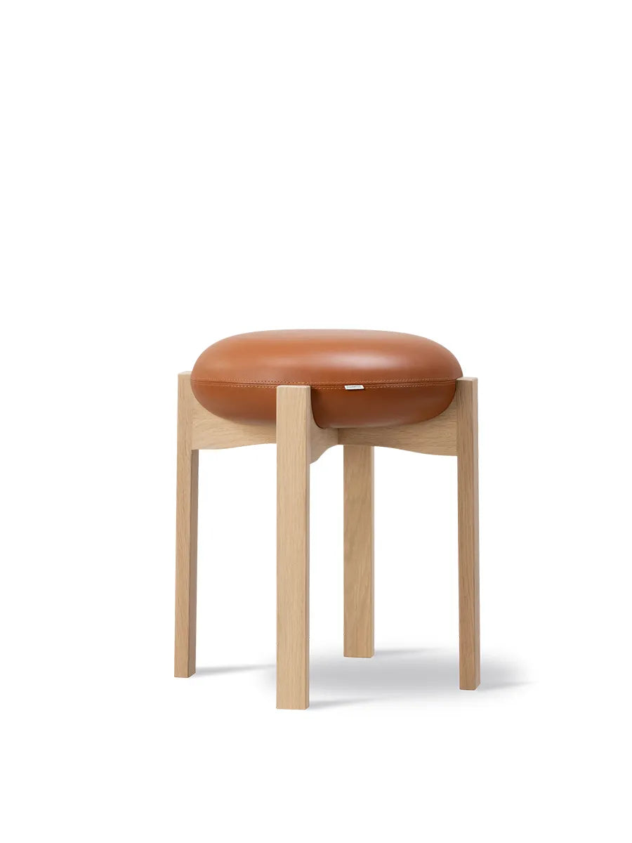Pioneer Stool, lackierte Eiche/max 95 von Fredericia Furniture - 1 - Jacobsen Plus
