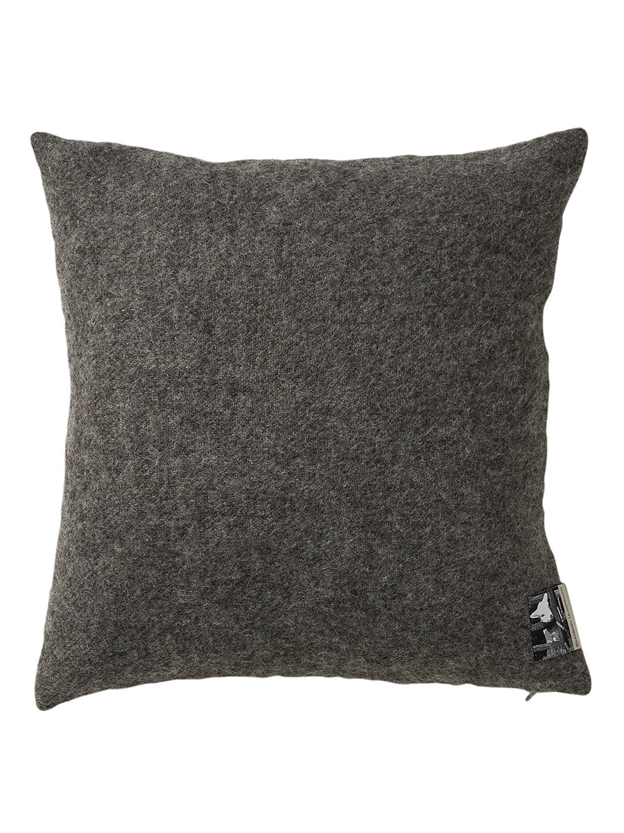 Gotland pude, 60x60 cm fra Silkeborg Uldspinderi - Dark Nordic Grey - Jacobsen Plus