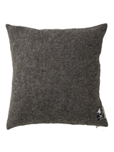 Gotland pude, 60x60 cm fra Silkeborg Uldspinderi - Dark Nordic Grey - Jacobsen Plus