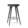 High Stool, Sirka graues Eiche, schwarzes Ultra Leder, 74 cm hoher Barhocker von Mater