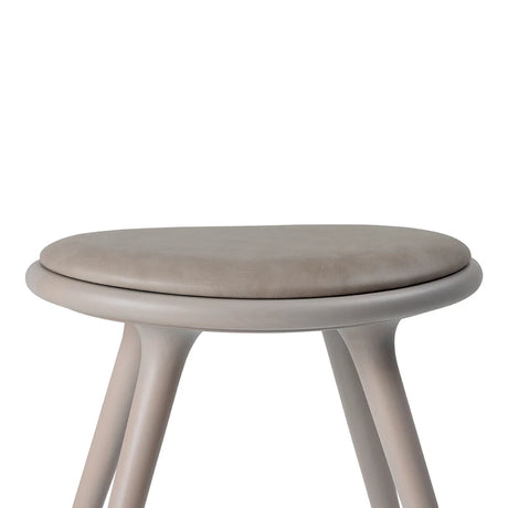 High Stool, graue Buche, Nuance Burned Grey Leder, 69 cm, niedriger Barhocker von Mater - 4 - Jacobsen Plus