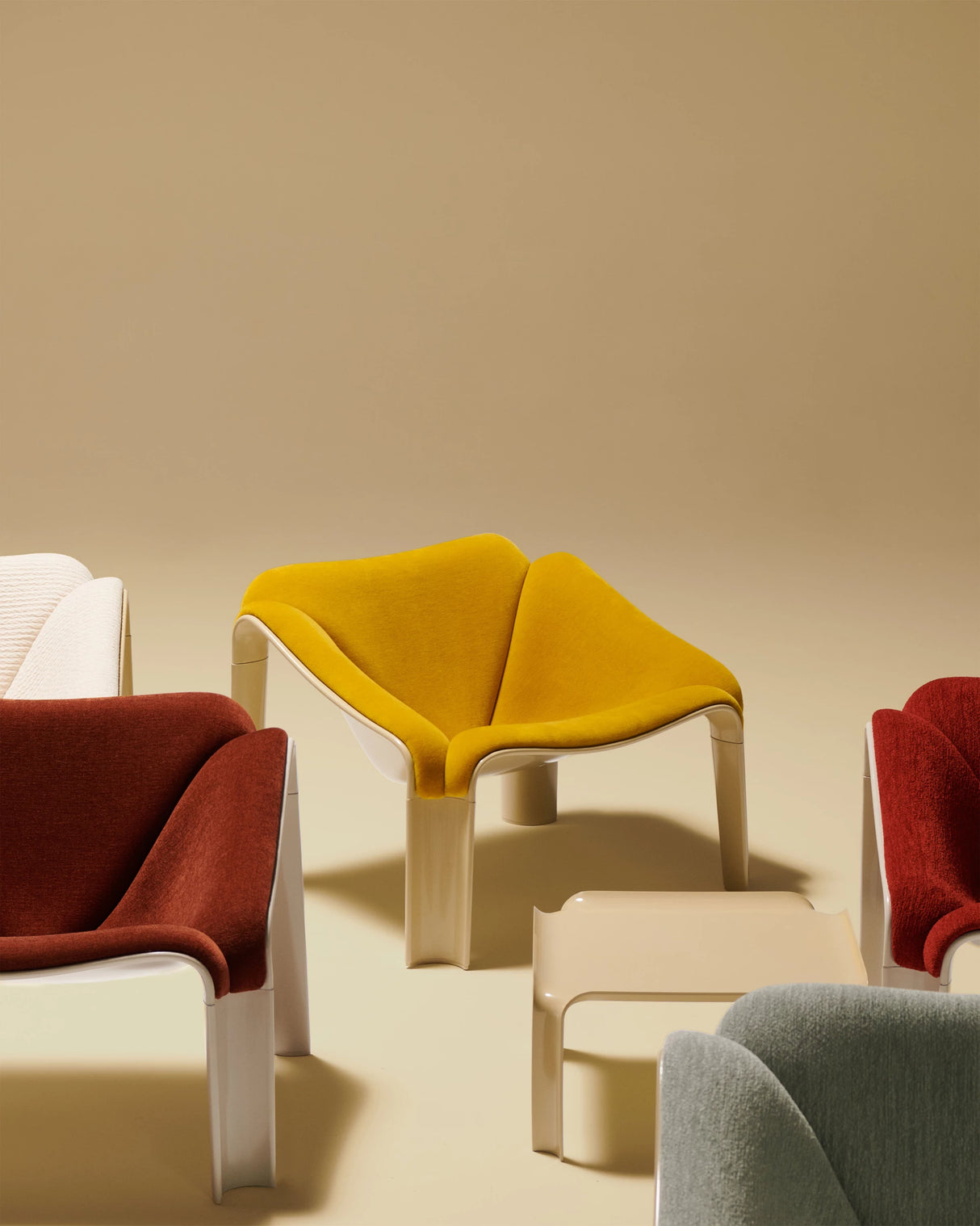 F300 Lounge Chair von GUBI - 5 - Jacobsen Plus