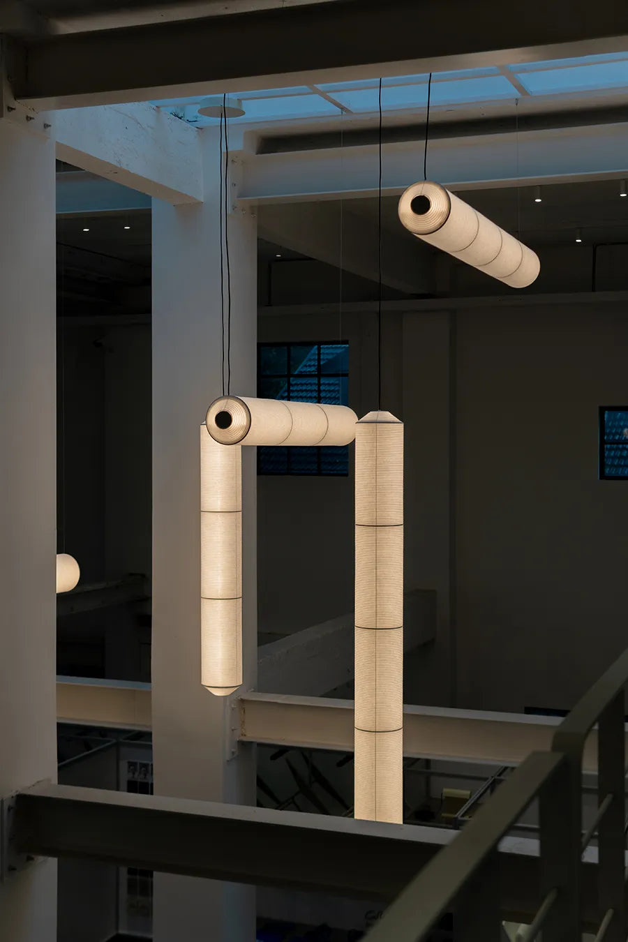 Tekiò Vertical Pendelleuchte von Santa and Cole - 6 - Jacobsen Plus