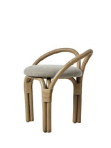 Bistra Stool von GUBI - Olive gebeiztes Rattan / Fustagno 003 - Jacobsen Plus