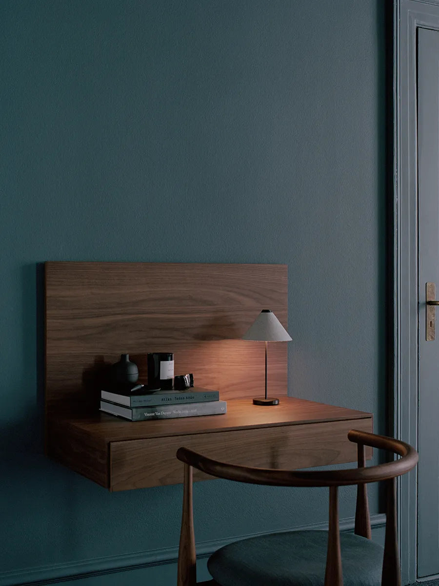 Tana Wandmontierter Schreibtisch, Nussbaum von New Works