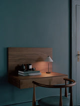 Tana Wandmontierter Schreibtisch, Nussbaum von New Works - 2 - Jacobsen Plus