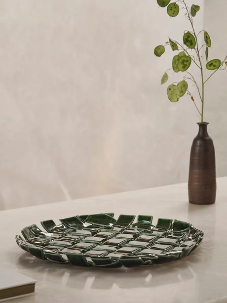 Plait Platter von Ferm Living - Smaragdgrün - Jacobsen Plus
