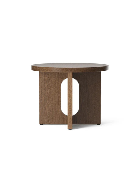 Androgyne Side Table, Ø50 cm fra Audo Copenhagen - Mørkbejdset eg - Jacobsen Plus