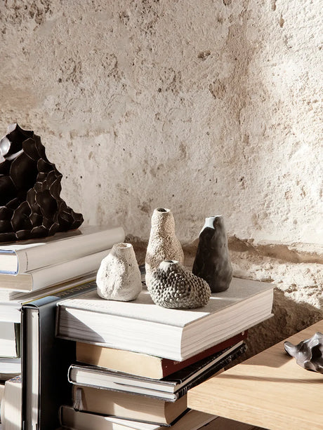 Vulca Mini Vase, Off-white Stone von Ferm Living - 4 - Jacobsen Plus