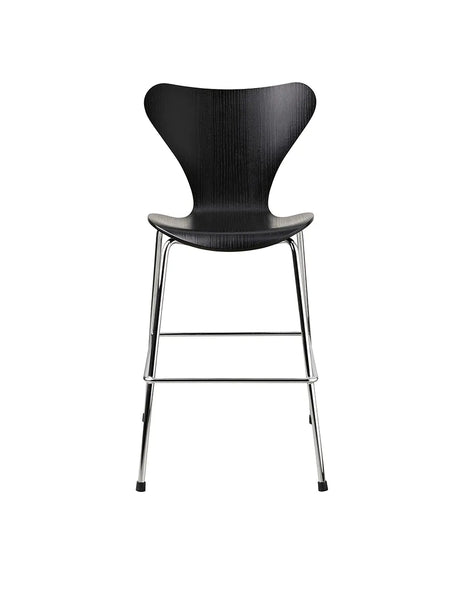 3177 Junior Hochstuhl von Arne Jacobsen - Schwarz Esche - Jacobsen Plus