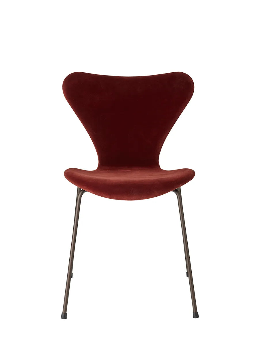 3107 Stuhl, vollgepolstert Velour von Arne Jacobsen - Herbstrot - Jacobsen Plus