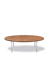 Wegner Ox Table von Fredericia Furniture - Ø120 cm / Walnuss - geölt / H: 35 cm - Jacobsen Plus