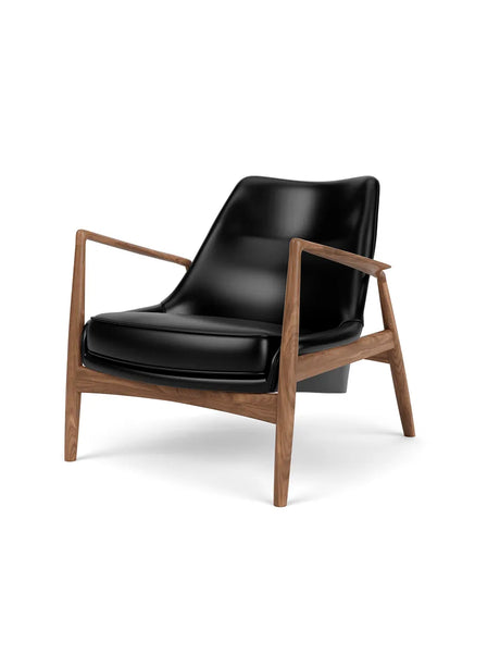 The Seal Lounge Chair, Low Back fra Audo Copenhagen - Valnød - Dakar 0842 - Jacobsen Plus