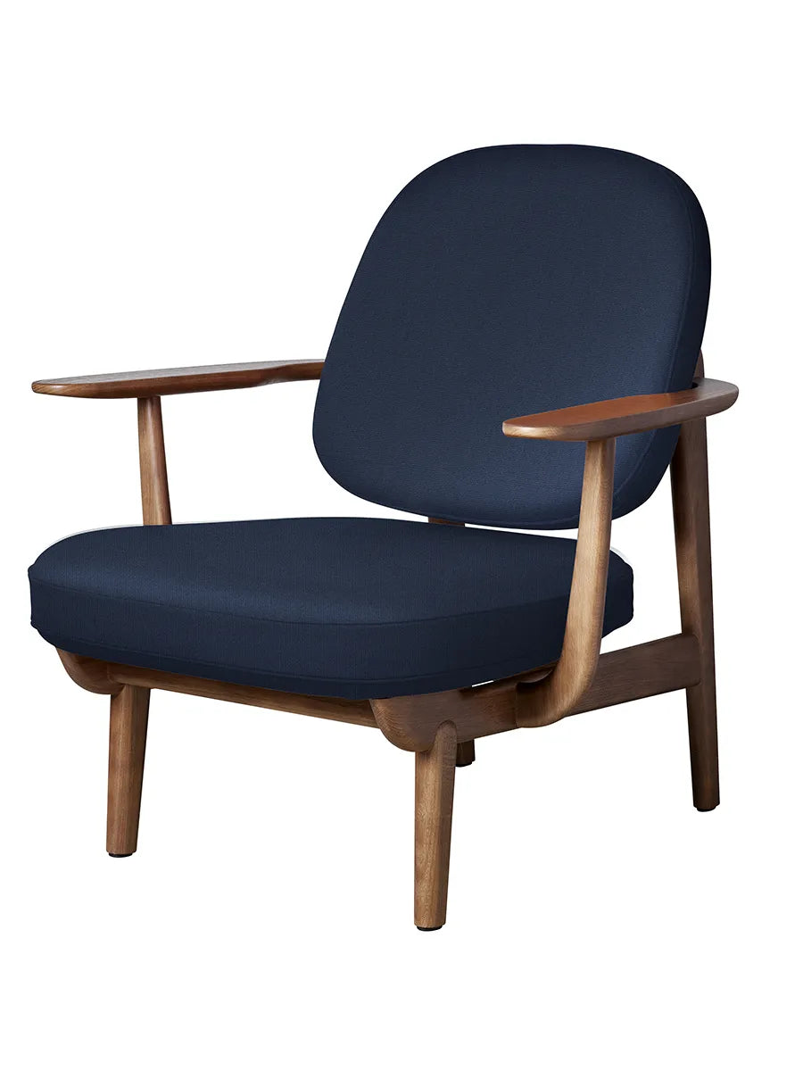 Fred Lænestol, valnødfarvet eg fra Fritz Hansen - Christianshavn / BLUE UNI (1153) - Jacobsen Plus